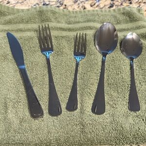 Service for 8
Stainless Steel
Simple Design 
Good starter set